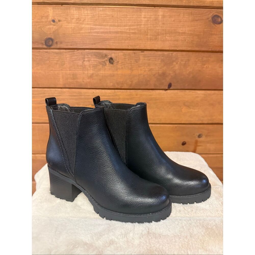 MIA Jody lug sole Chelsea boots Sz 7.5 NWOB